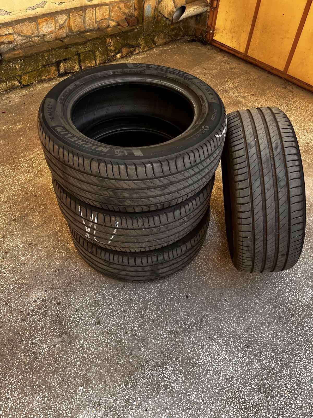 Продавам 4 летни гуми Michelin 225 55 17