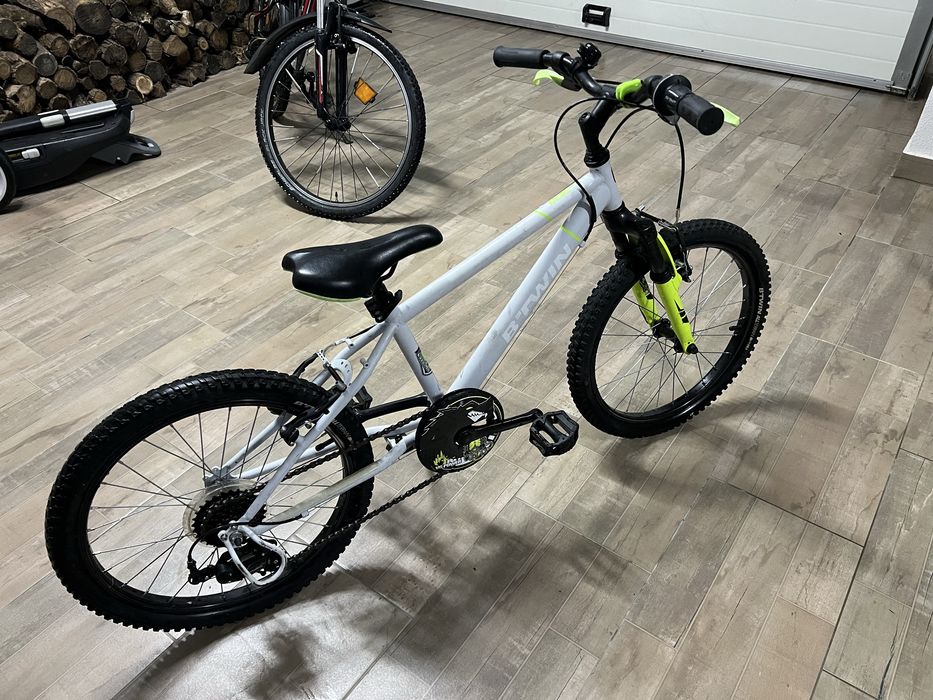 Vand bicicleta copii B.TWIN cu roti de 20” in stare foarte buna