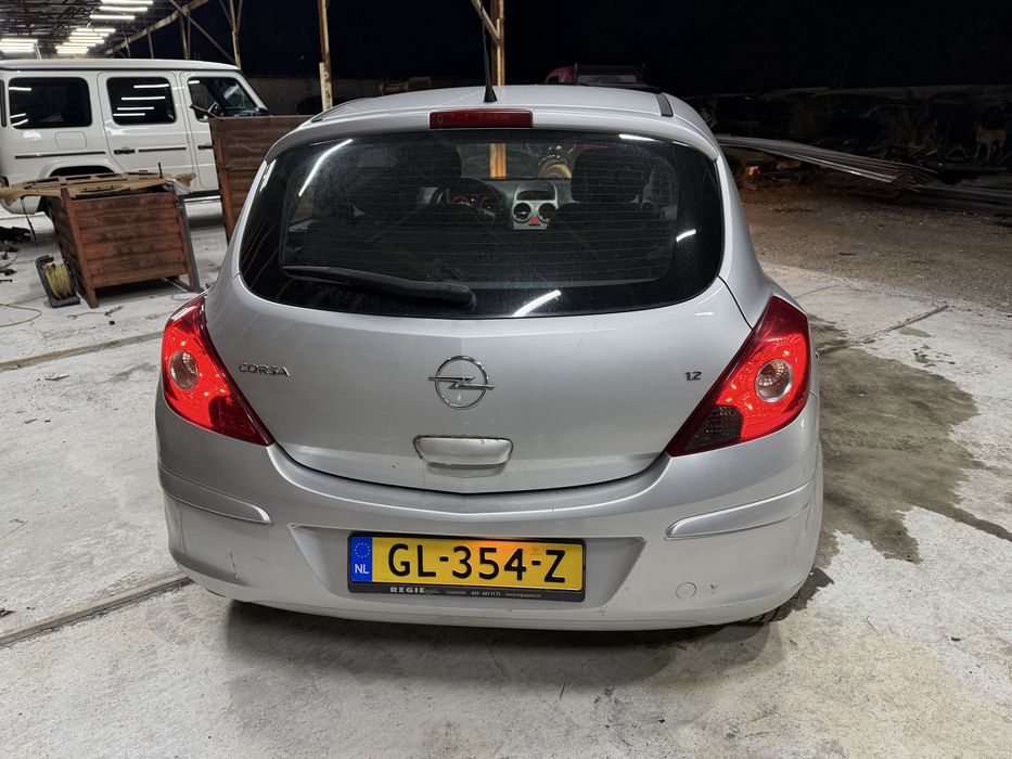 Опел корса 1.2 бензин 2008 Г само на части