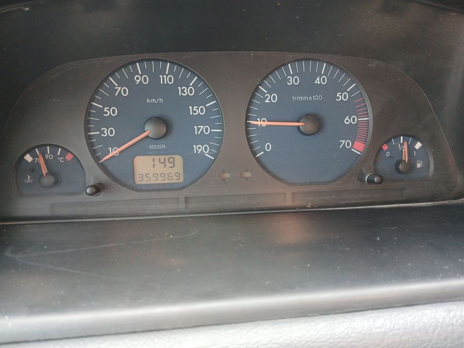 Пежа Експерт 1.9D климатик 2003година