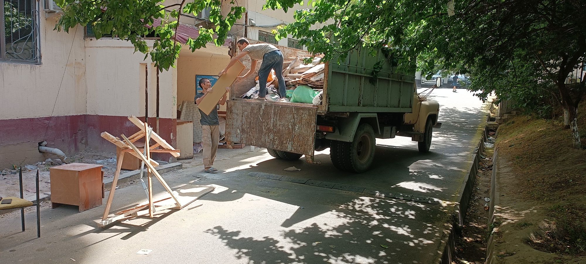 Газель вывоз мусора Хлам не нужных вещей