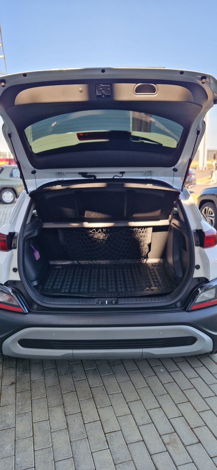 Vând Hyundai kona hibrid