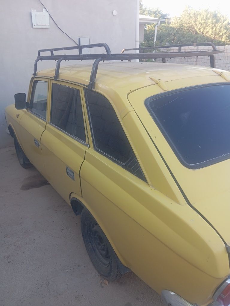 Sariq kombi va tirkama sotiladi