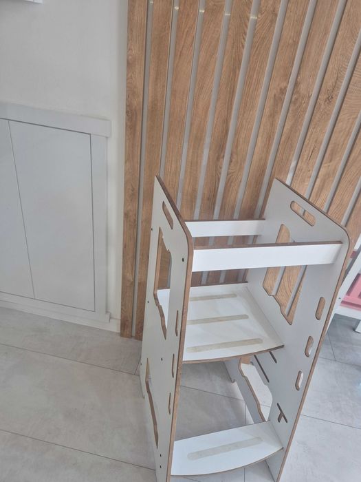 Монтесори кула бяла