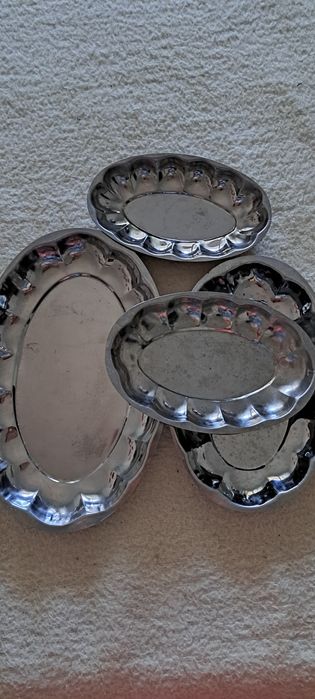 Vind 4 platouri de forma diferita