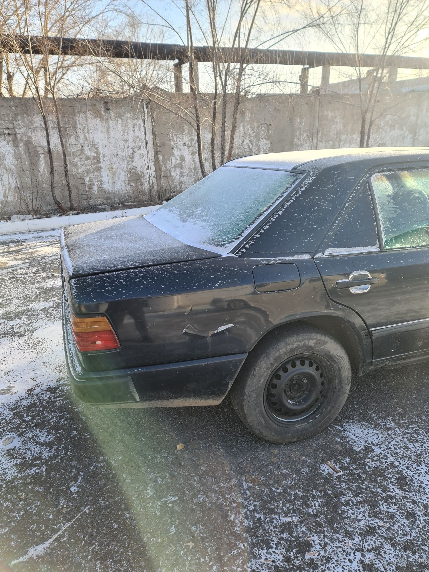 Подам mersedes w124 e260