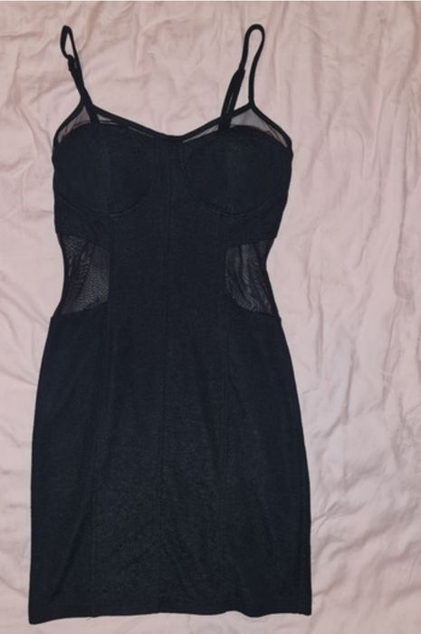 Черна къса черна рокля с прозрачни елементи Tally Weil