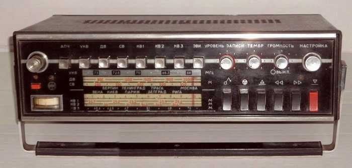 Colectie radiocaset RFT Sanyo boombox vechi pentru Antena Satelor