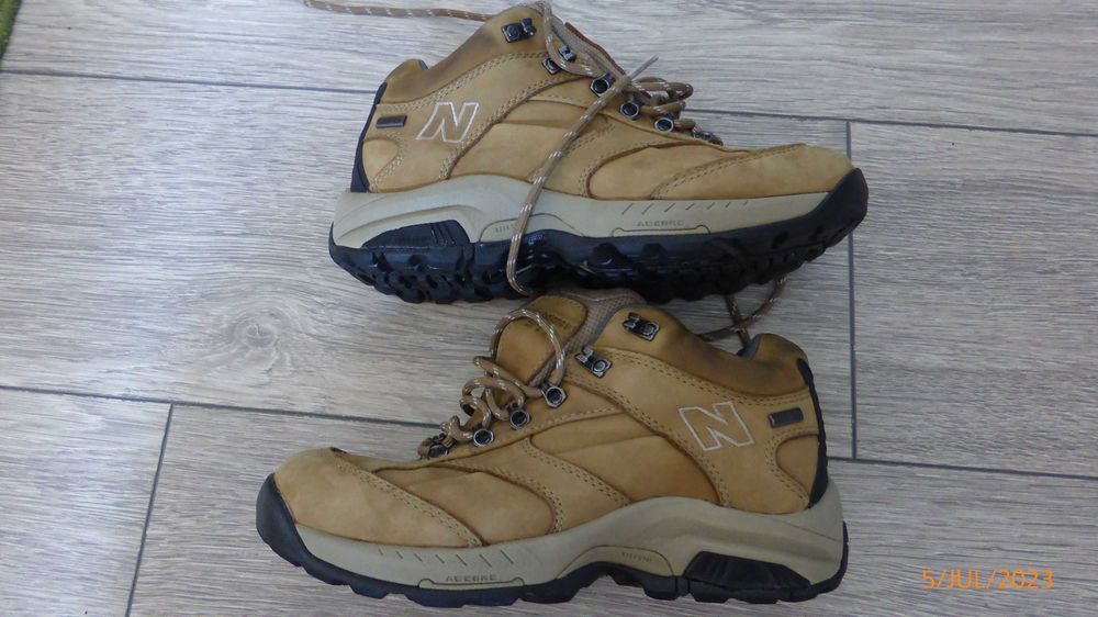 ghete piele new balance 977