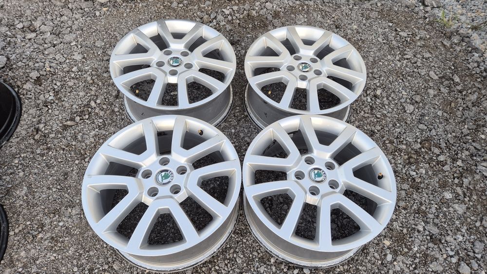 Оригинални джанти Шкода 5/112 Skoda Yeti 5x112

Употребявани, Шумен