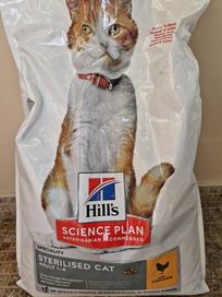 Храна за кастрирани котки до една година