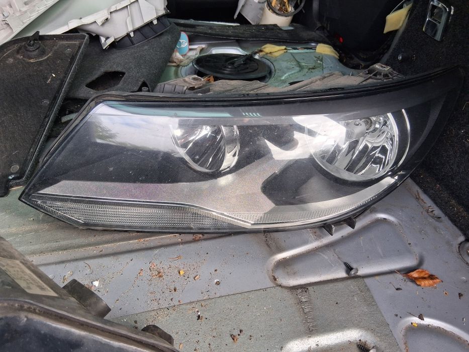 Faruri tiguan 2012 impecabile , faruri volan dreapta