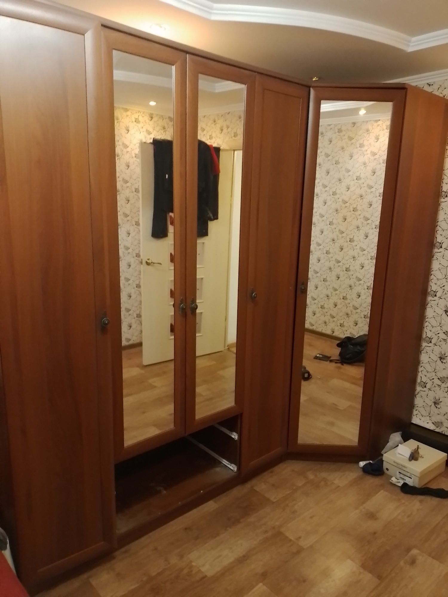 Продам шкаф для одежды 5ти дверный
