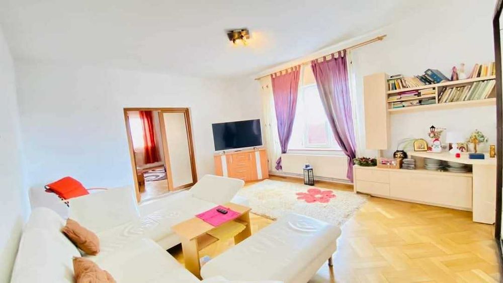 De inchiriat casa 2camere zona buna.