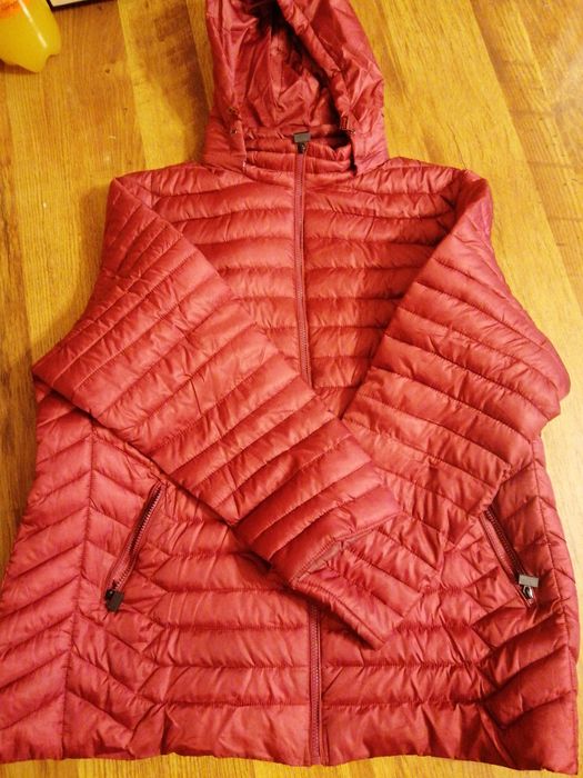 Дамско яке с качулка олекотено 50лв бр.