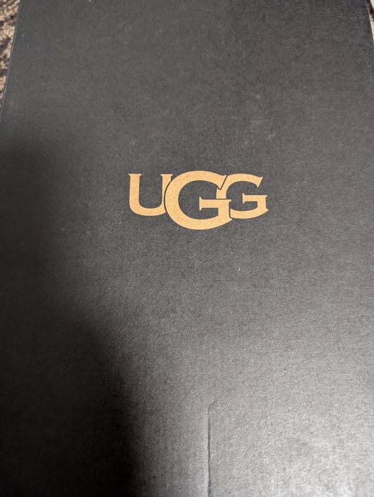 Vând UGG-uri bărbați