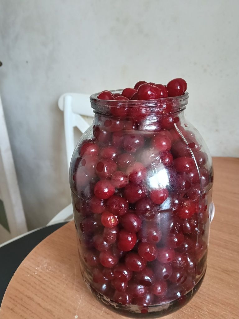 Продам дачную сладкую вишню 1 литра1000т.т