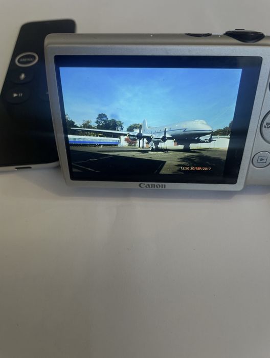 Canon Ixus 230 HS,12Mpx, 8x zoom optic,afisare data ora pe poze