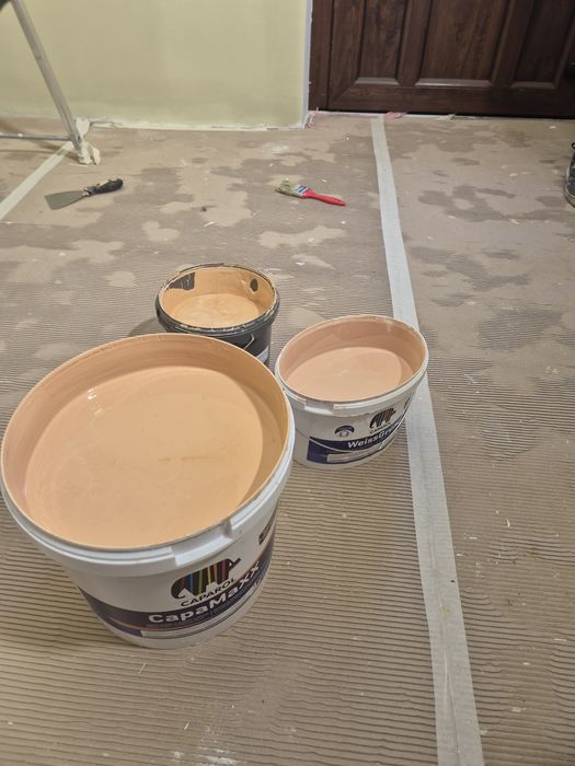 Persoana fizica vând, vopsea lavabila/ găleată 10 L și  Stucco Decor