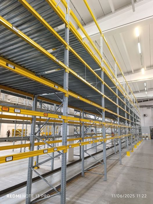 Rafturi metalice pentru depozitare