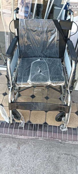 Продаю новую инвалидную коляску с встроенным санитарным судном