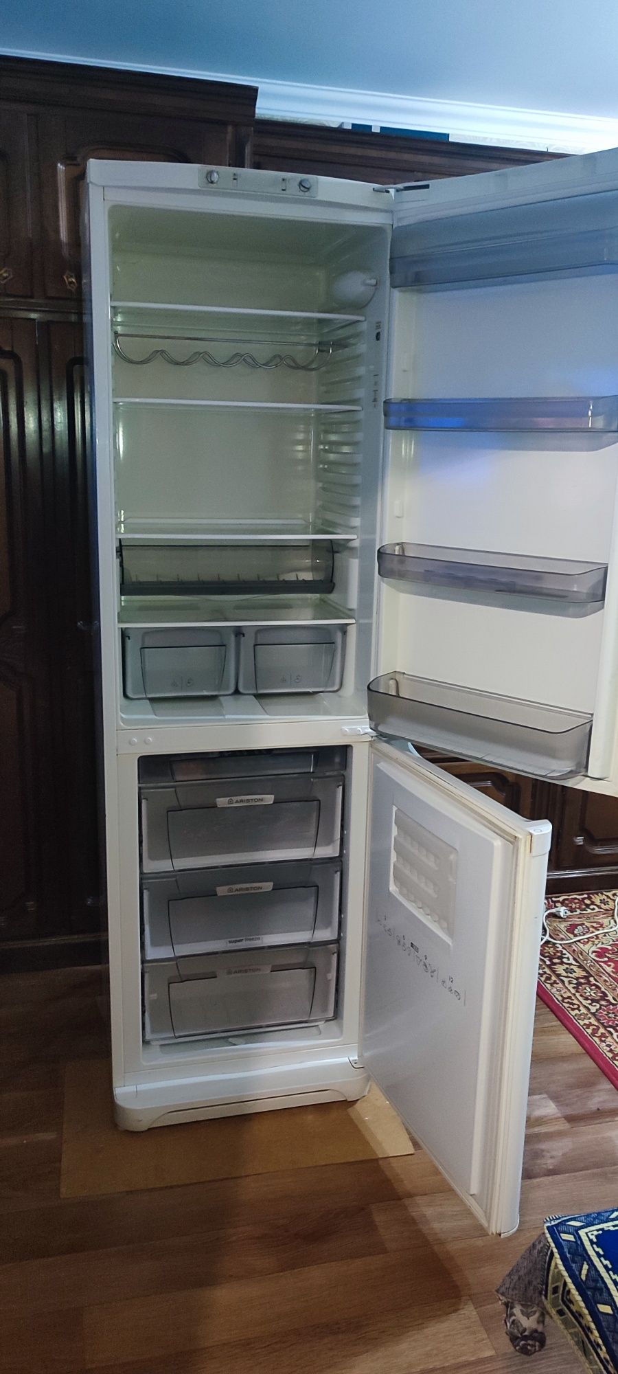 Продам холодильник