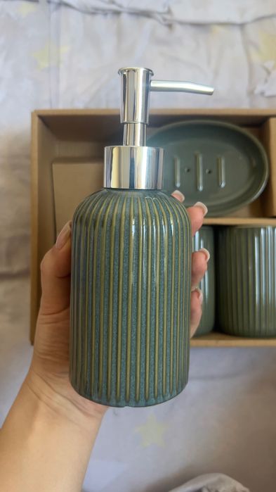 Продам ванный набор для мыла, зубных паст и щеток