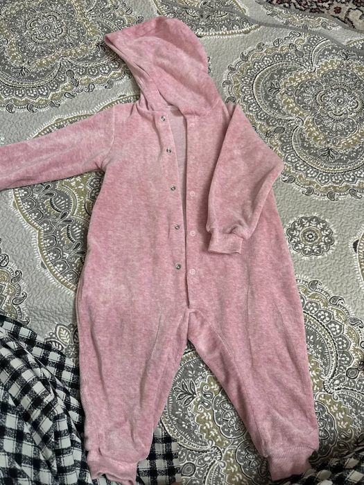 Шапки, состояние отличное, подходят до 8–9 месяцев, все вместе 50 тыся