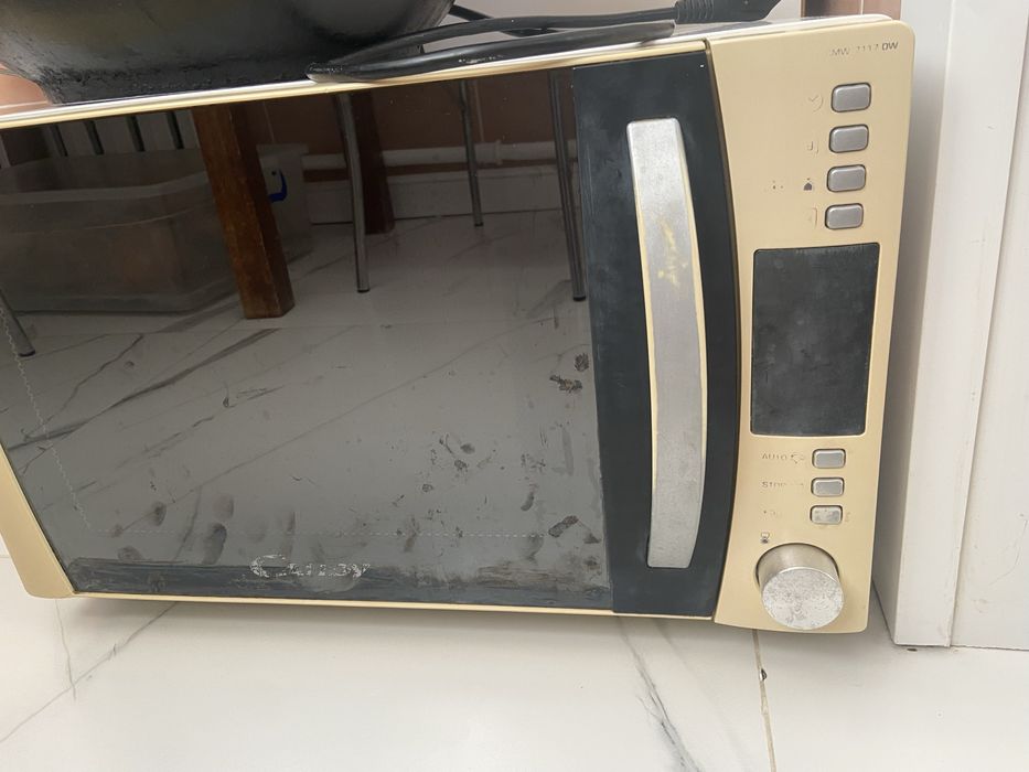 Старая микроволноовка все работает