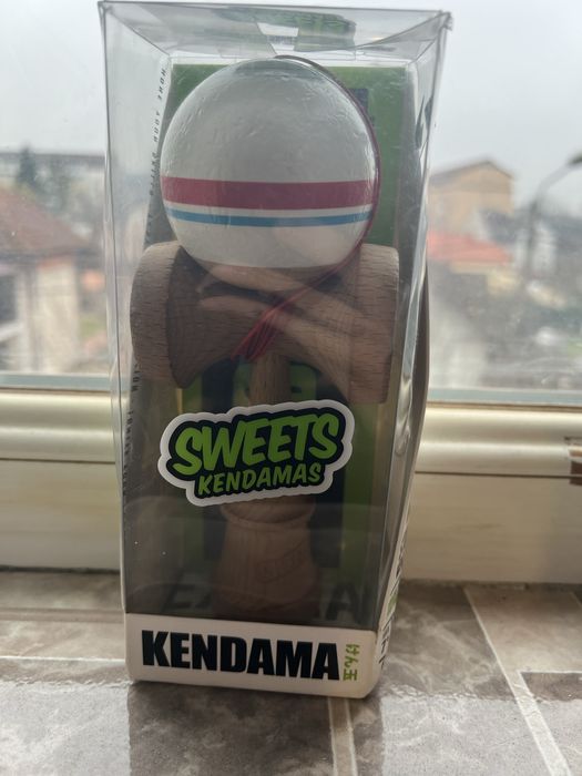 Kendama sweets balance hole