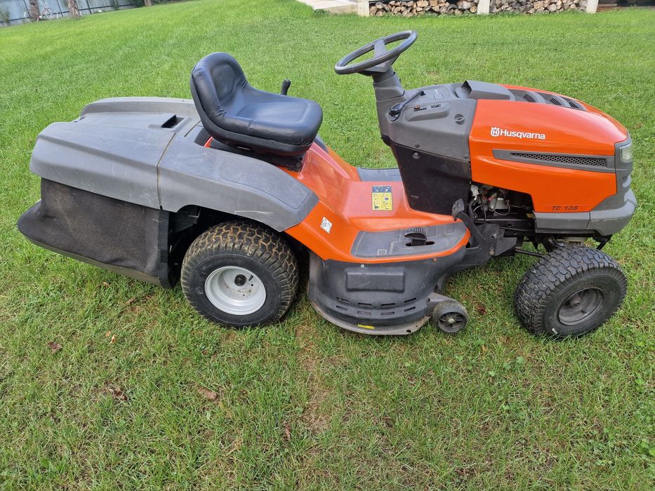 Husqvarna TC138 Tractoras gazon