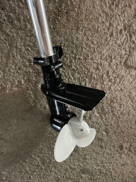 Двигател за лодка Извънбордов мотор за лодка