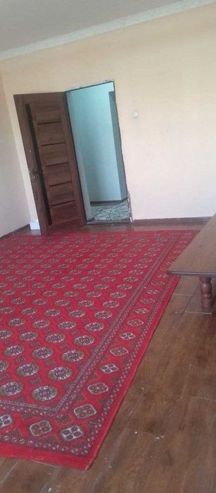 uyni bir xonasi beriladi  faqat yosh oila yoki ayolaga bez maklerskiy