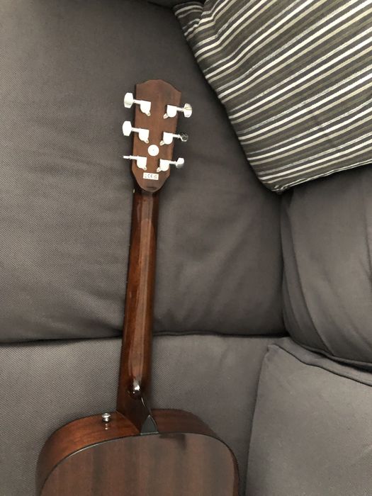 Chitara Fender pentru stangaci