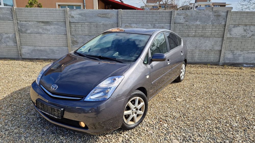 Toyota Prius 1.5i Hybrid Facelift Executive Navi Pilot Senzori parcare f+s KEYLESS