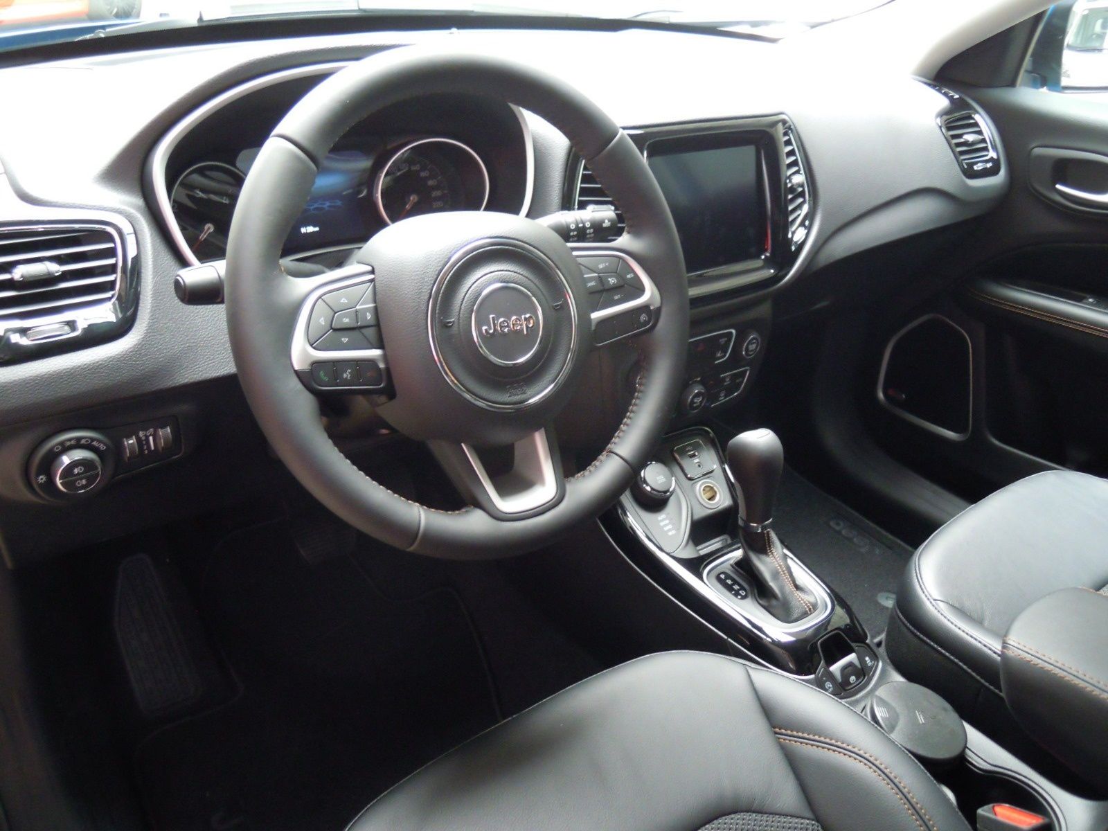 vând jeep compass 2.0 diesel