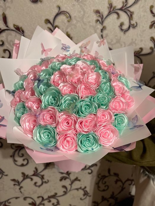 Букет из атласных роз на заказ.