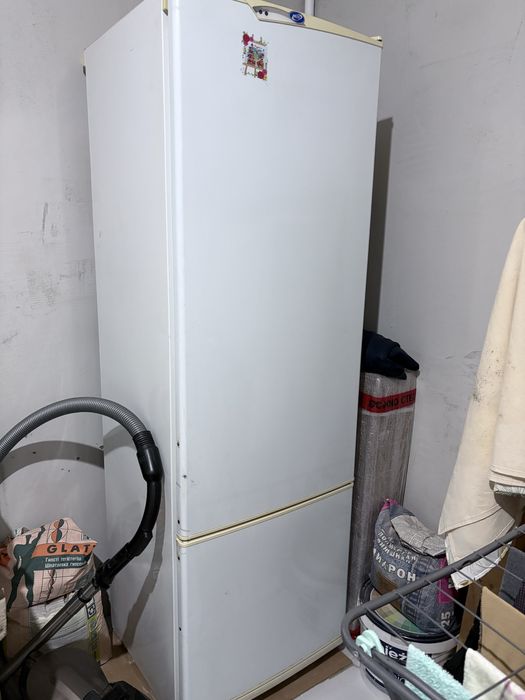Холодильник б/у, в рабочем состоянии,  Белый,  высота  1.80