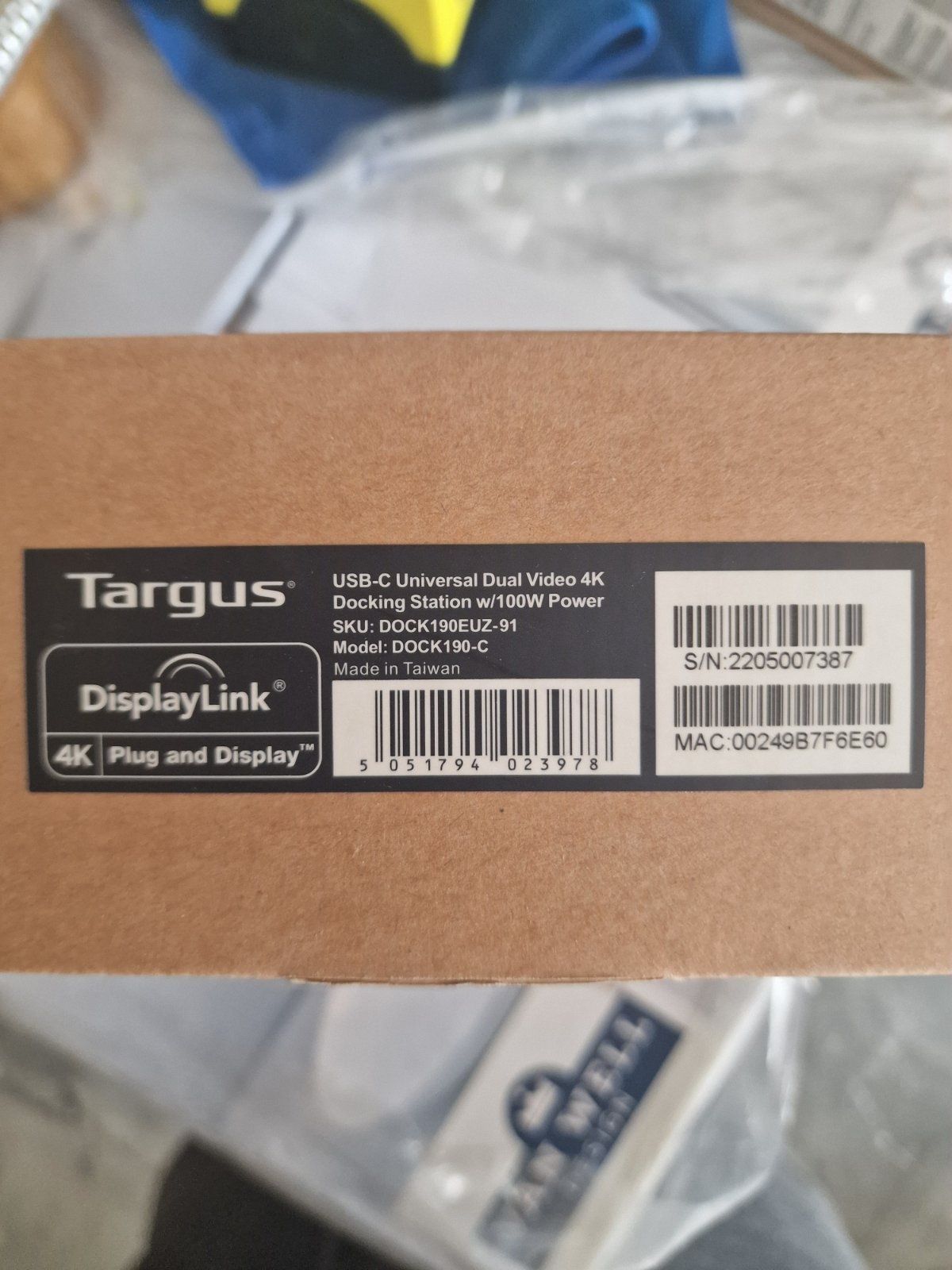 чисто нова докинг станция Targus DOCK190-C.