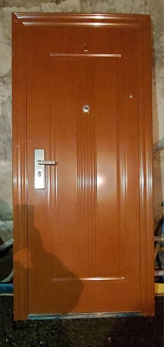 Входная железная дверь