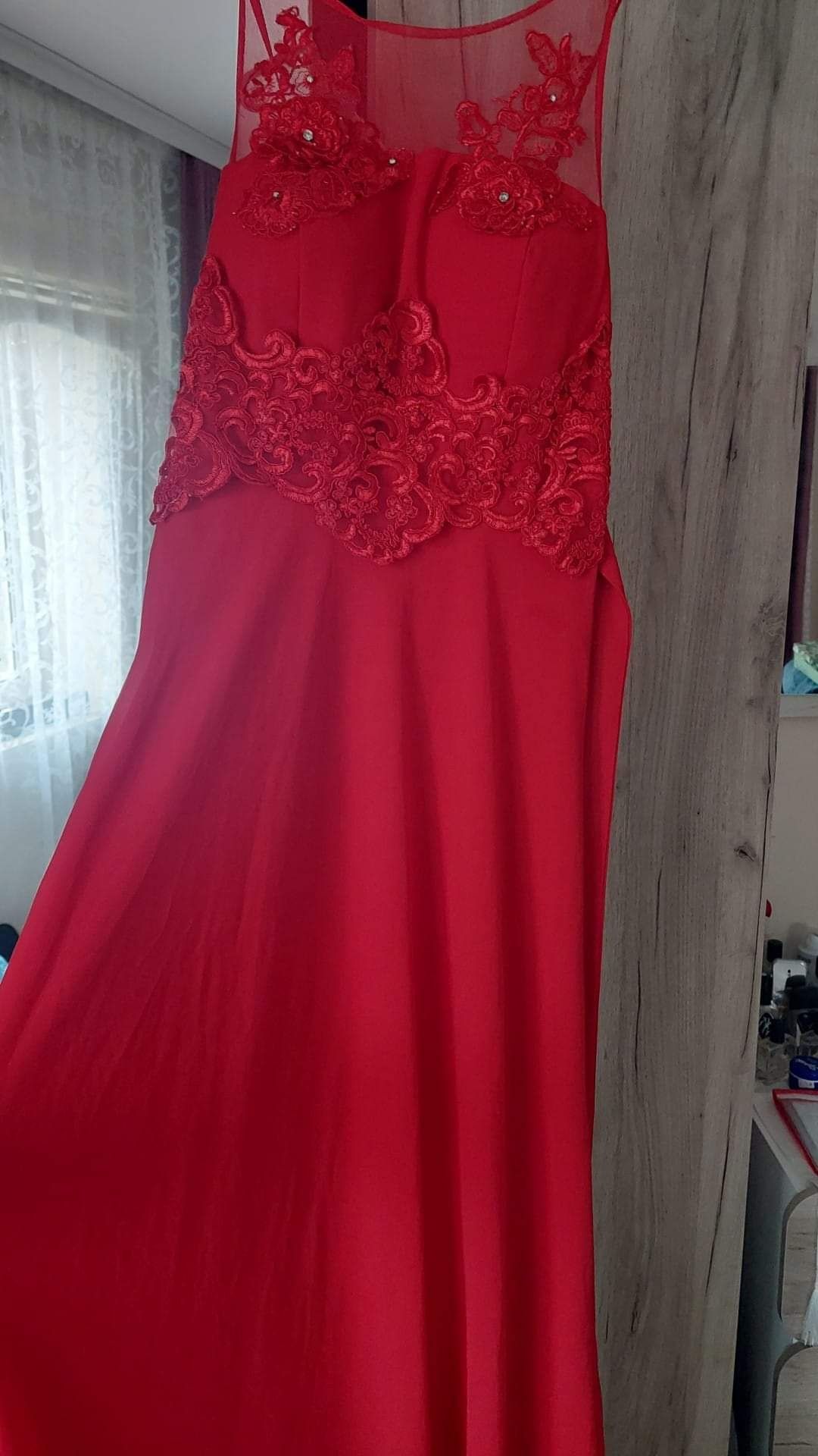 Червена дълга официална рокля