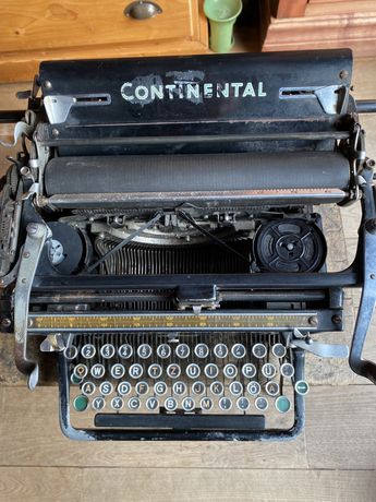 masina de scris veche marca Continental