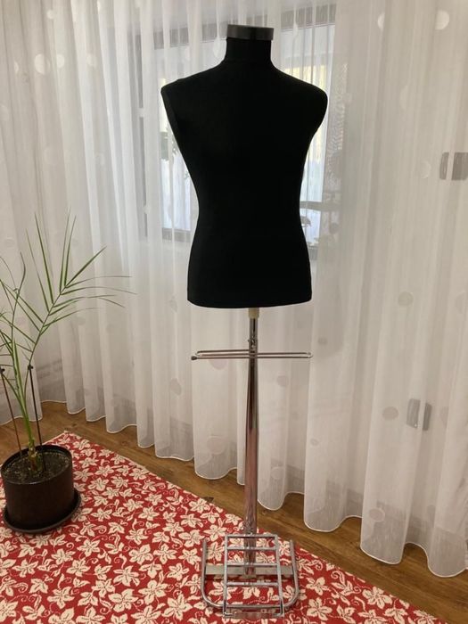 Inchiriez bust dama/barbat
