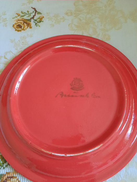 Minunata farfurie din ceramica rosie