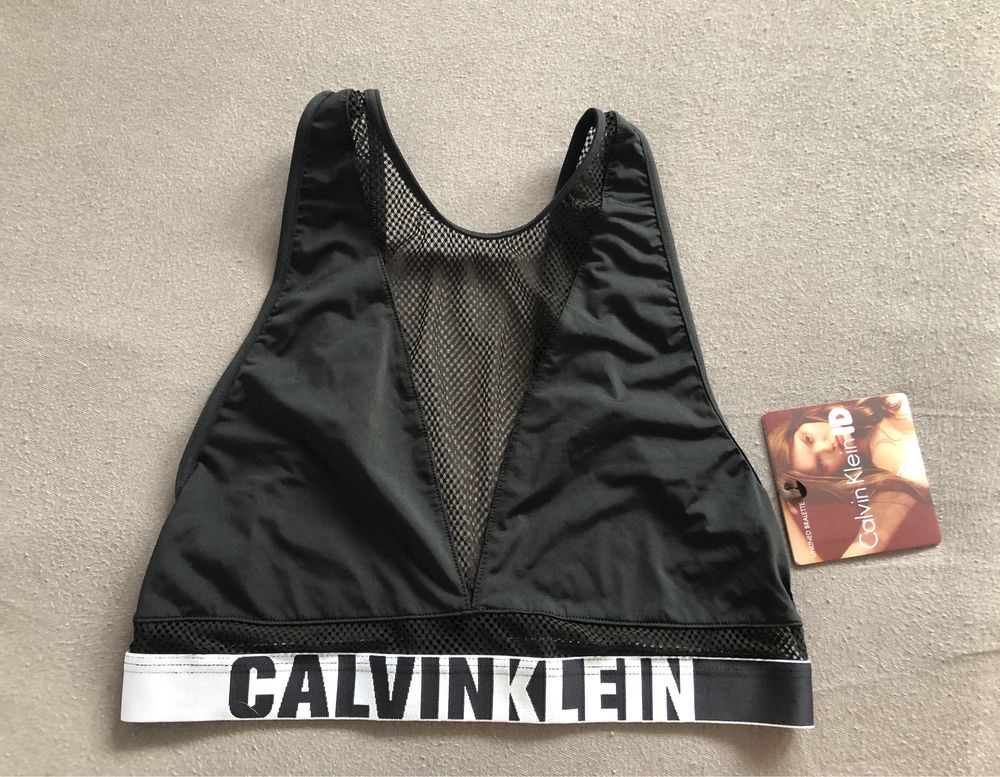 Черно бюстие Calvin Klein размер М