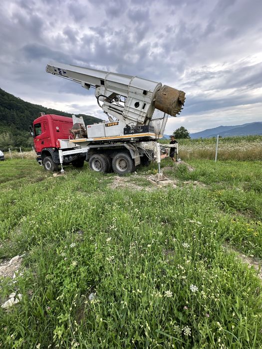 Executam piloni si fantani (Neamt)