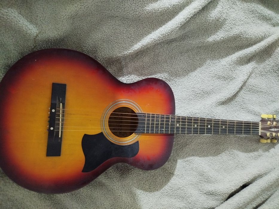 Гитара марку незнаю