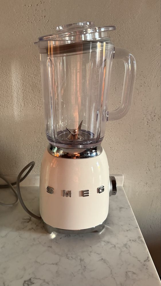 Блендер Smeg, белого цвета в новом состоянии