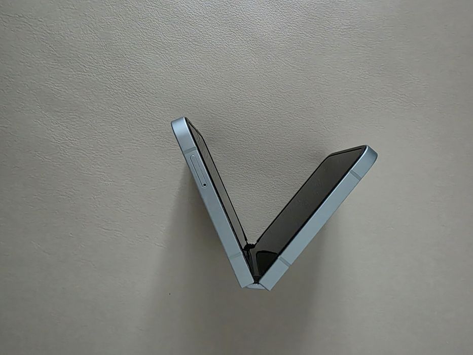 Telefon mobil Samsung Galaxy Z Flip 6 - garanție 1 an