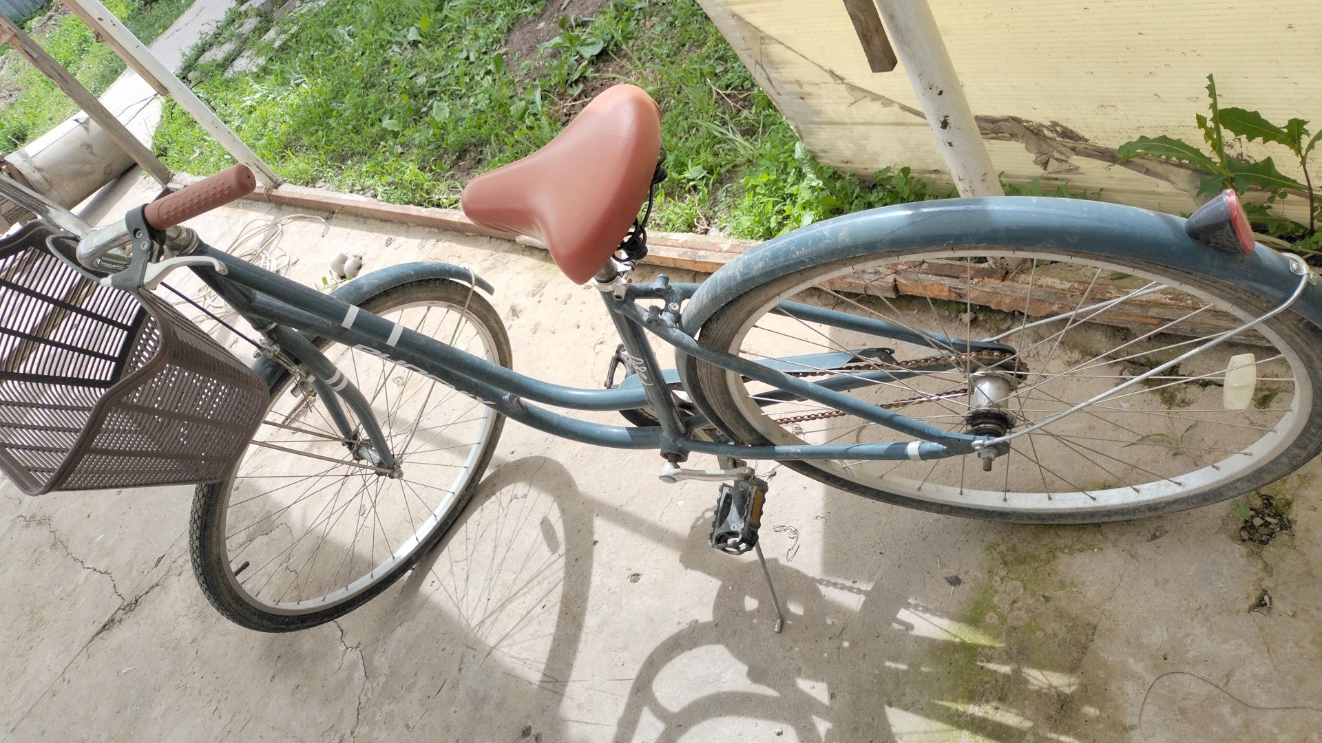 Продам велосипед Айст хорошем состоянии почти не ездил 50 000 тг брала